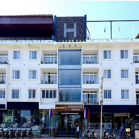 Silver Oak Hotel Májszúr Kültér fotó