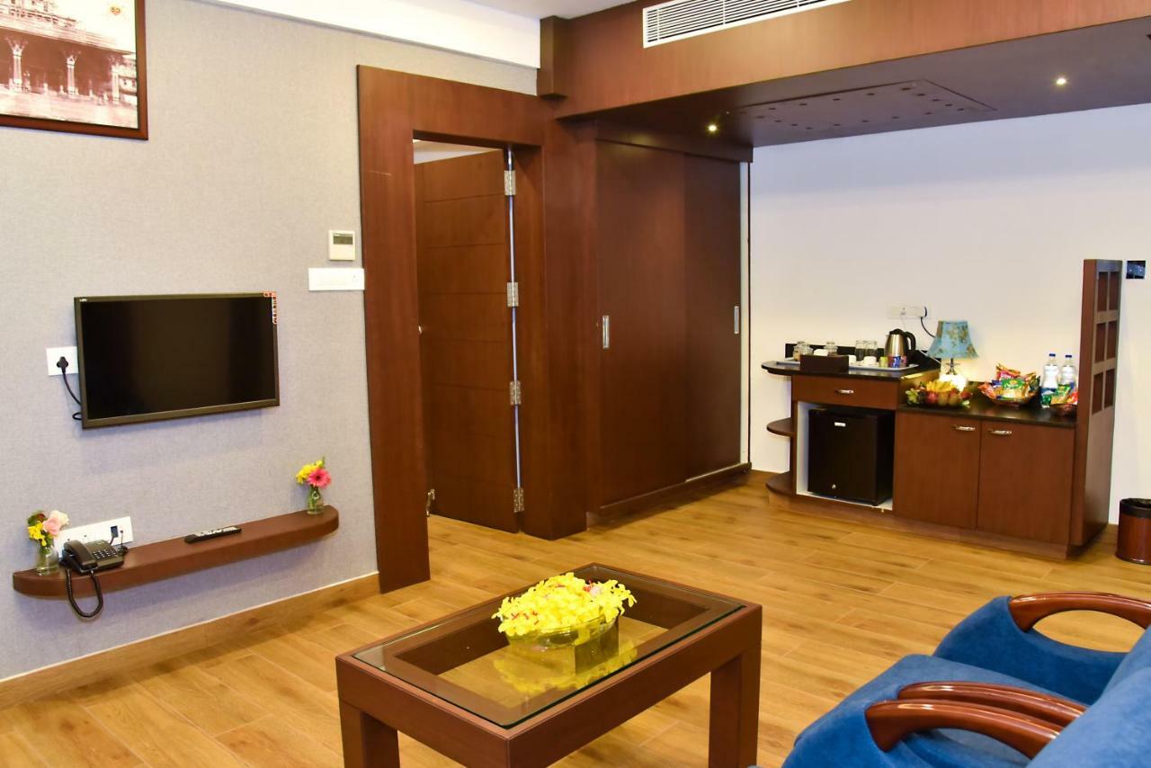Silver Oak Hotel Májszúr Kültér fotó