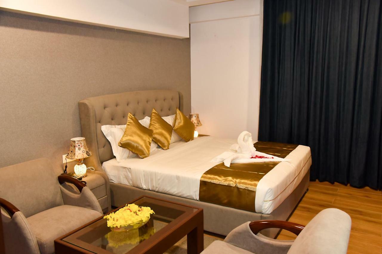Silver Oak Hotel Májszúr Kültér fotó